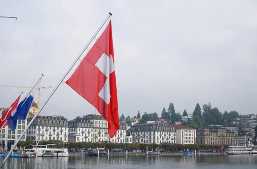 La Banca nazionale svizzera non possiede bitcoin, ma potrebbe acquistare in futuro, afferma il presidente