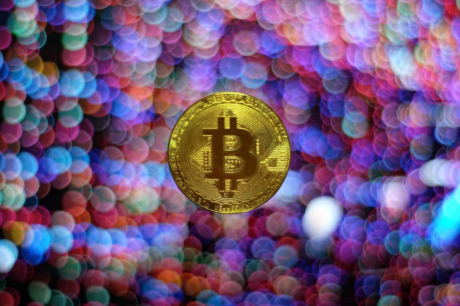 ilustración de Bitcoin redonda de color dorado