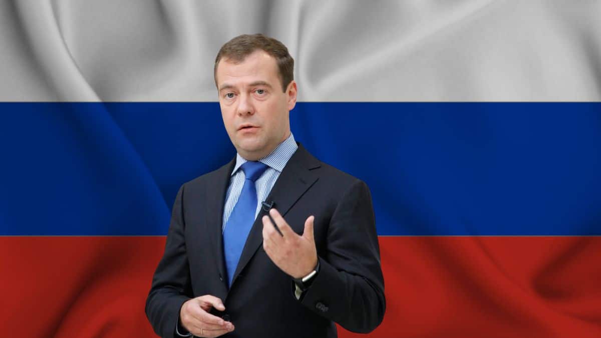 El expresidente de Rusia, Dmitry Medvedev, cree que el dólar estadounidense y el euro serán reemplazados por monedas digitales.