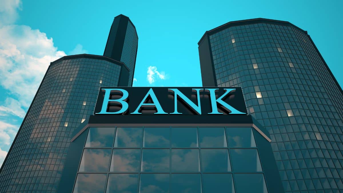 The Mid-Size Bank Coalition of America (MBCA) has asked the FDIC to extend the insurance of all the deposits in midsize US banks for the next 2 years.