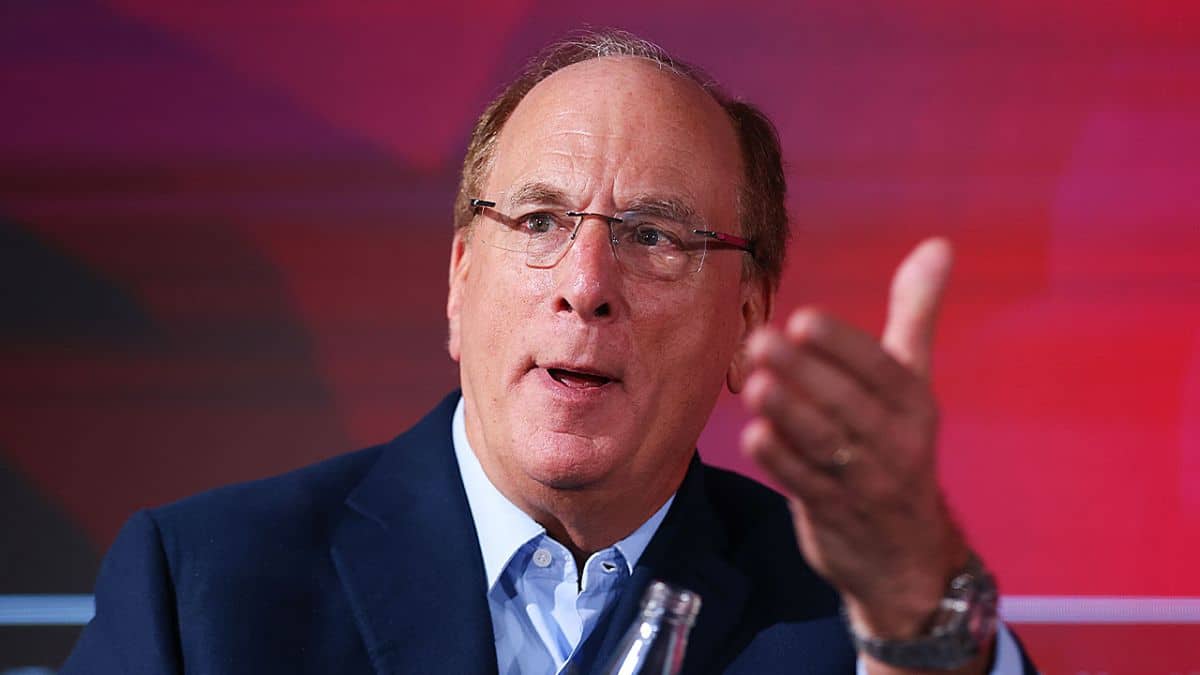 BlackRock CEO Larry Fink claims that cryptocurrencies are "going to transcend any one currency." 