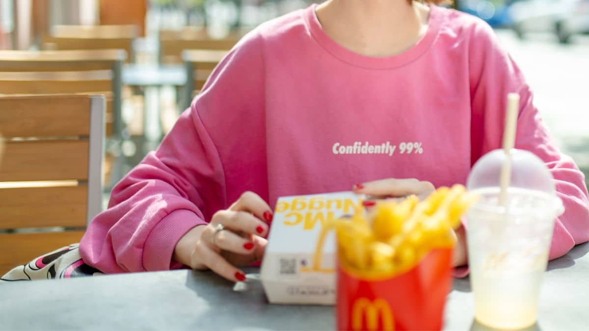 O McDonald's lançou um novo mundo virtual chamado McNuggets Land no blockchain The Sandbox.