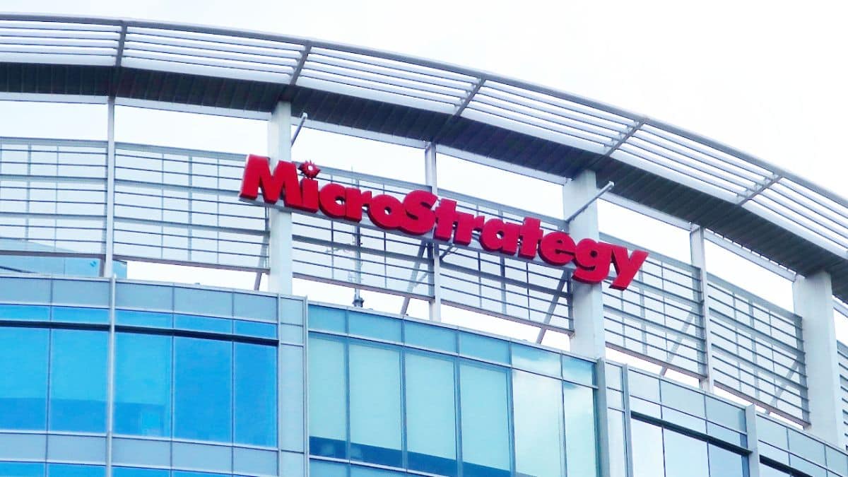 MicroStrategy has entered into an agreement with three companies for the sale of its class A common stock. 