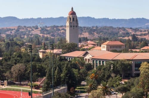 Universidade de Stanford planeja devolver mais de $5 milhões em doações à FTX
